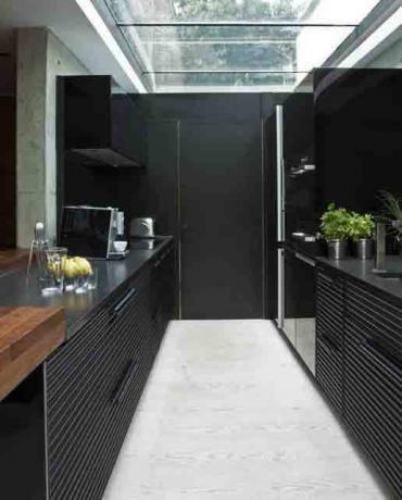 Cucine nere all'interno: lussuosa semplicità del minimalismo