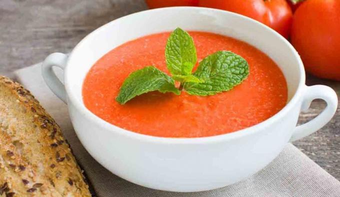 Zuppa di purea di pomodoro