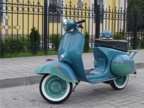 Il primo scooter sovietica.