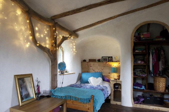 accogliente camera da letto in una casa hobbit. | Foto: thesun.co.uk.