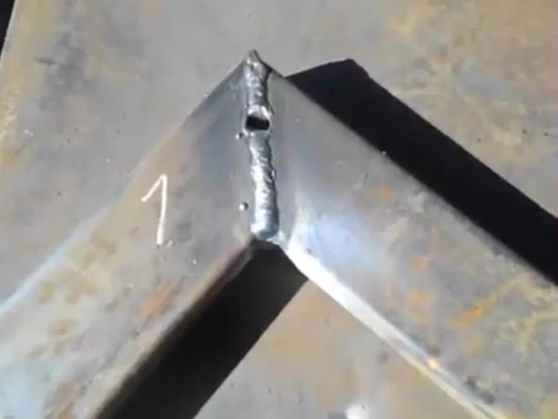 Burn metallo tornito attraverso quando la saldatura come sarà zaplavlyat
