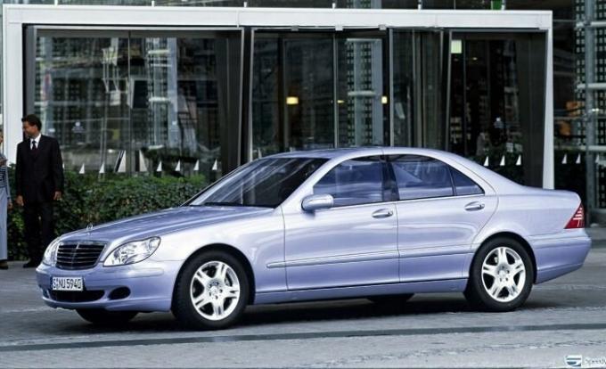 W220 - il modello di punta di Mercedes-Benz Company alla fine del 1990. | Foto: avtorinok.ru.