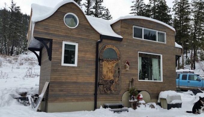 Casa-come piccola capanna nel bosco, all'interno sembra impressionante