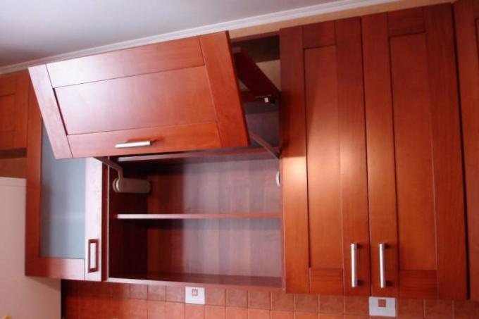 Un set di mobili da cucina (51 foto): istruzioni video fai-da-te per l'installazione, caratteristiche delle cuffie per una piccola stanza, "alpha", "vita", prezzo, foto