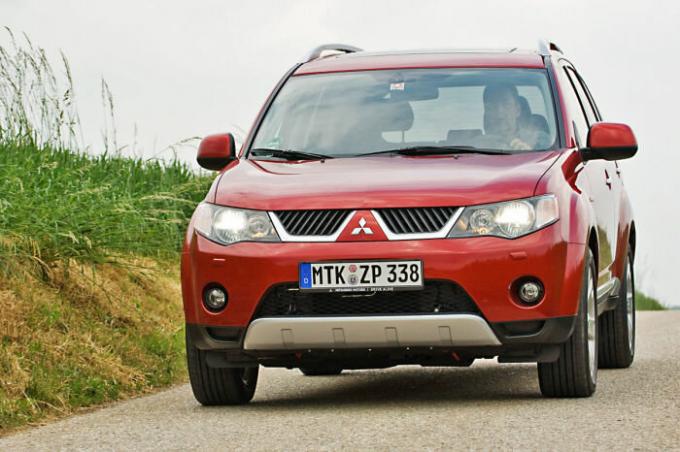 Macchina Mitsubishi Outlander CWOW non vale la pena l'attenzione.