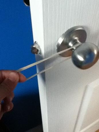 Come aprire qualsiasi porta senza mani