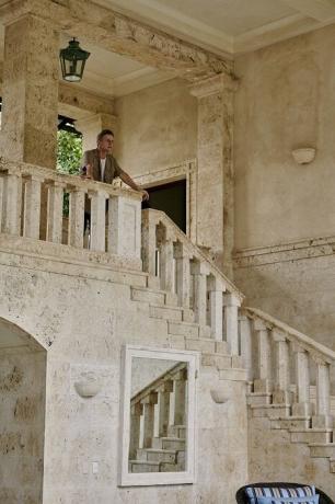 La maestosa scalinata che conduce al secondo piano della villa. | Foto: Thiago Molinos (Tiago Molinos).