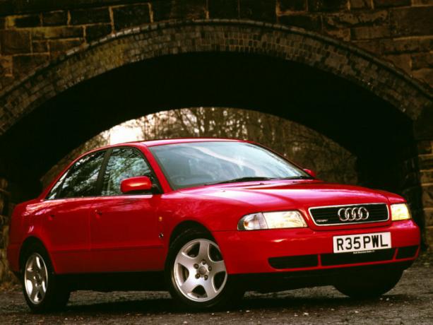Berline e vagoni Audi A4 sono stati prodotti 1994-2001. | Foto: arki-porogi.ru.