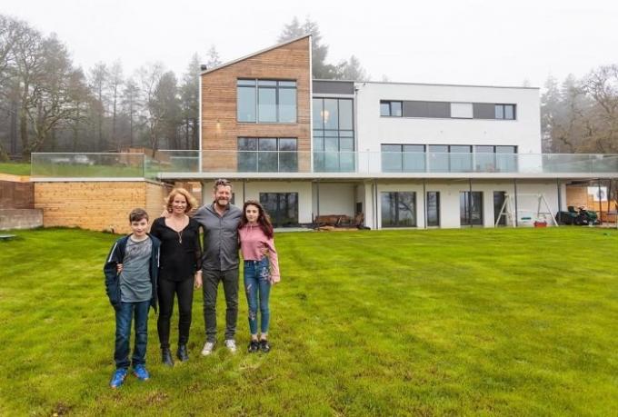 Famiglia ha ordinato una casa enorme, che è stato costruito in soli 4 giorni