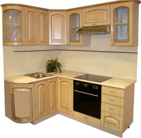 Un set di mobili per una piccola cucina: classico, patinato, materico - rovere sbiancato