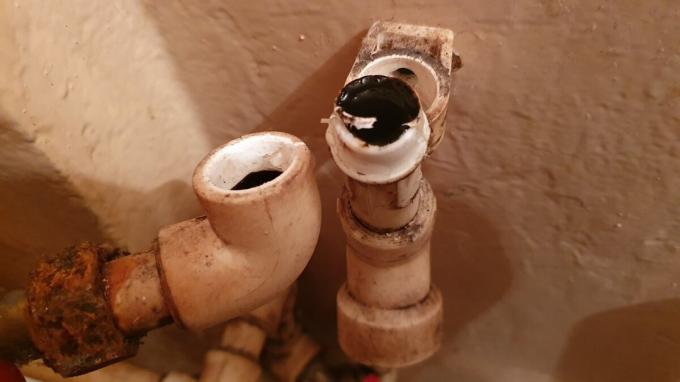 Errore tre idraulici causa della quale il tubo rotto