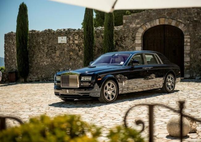 Le buone vecchie Rolls-Royce Phantom anche tutte buone. 