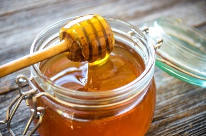 Anche il miele cristallizzato è completamente sicuro da consumare. / Foto: zik.ua. 