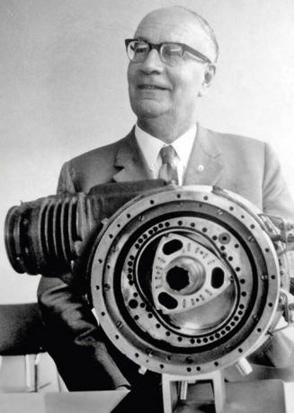 E Felix Wankel motore a pistone rotativo della sua costruzione.