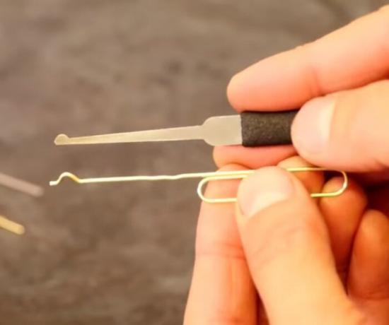 Ottenere gli strumenti rispetto ad un pick professionale. | Foto: youtube.com.