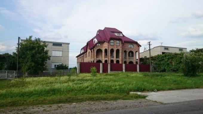 Il più ricco villaggio in Ucraina, dove non c'è edificio a un piano.