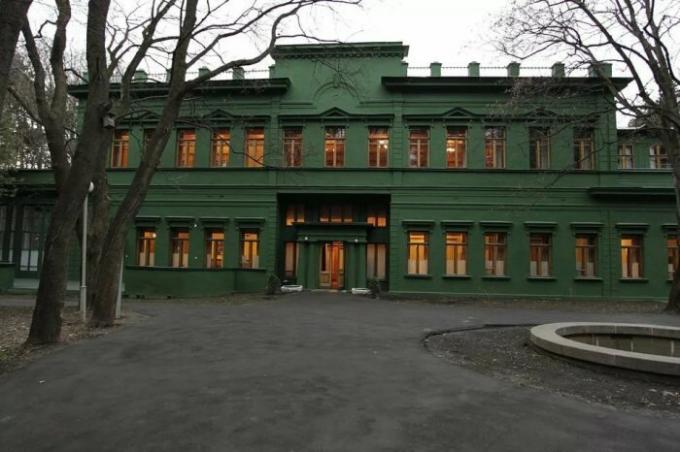 Vicino casa - una delle più famose residenze di Joseph Stalin. | Foto: diletant.media.