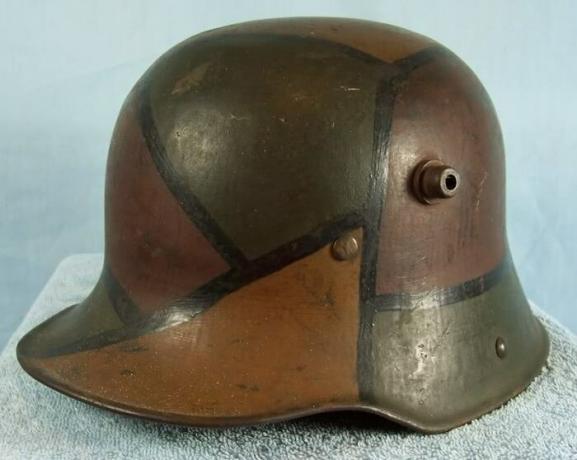 M16 casco in mimetica livrea durante la prima guerra mondiale.