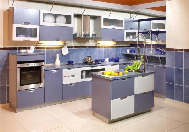 L'altezza del set da cucina: standard, dal pavimento, come installarlo da soli, istruzioni, foto, prezzo e video tutorial