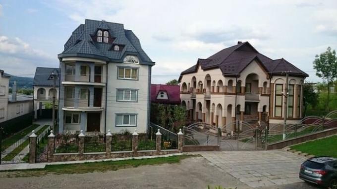 Abbassare Apsha - il più ricco villaggio in Ucraina.