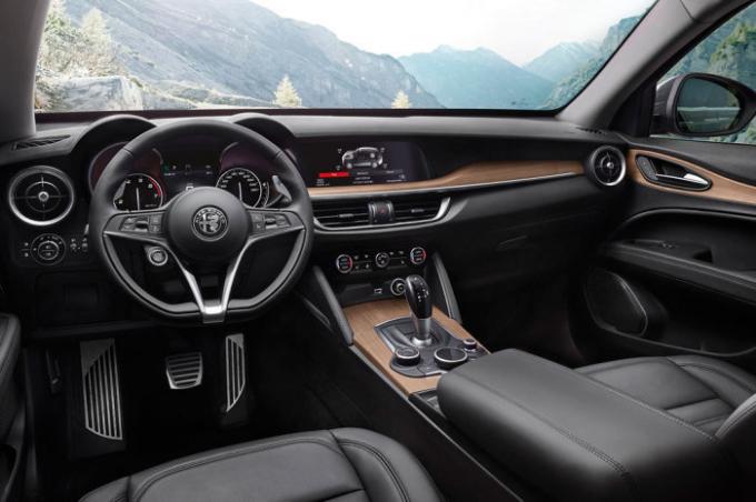 Alfa Romeo Stelvio italiana di crossover raffinato interior design. | Foto: allcarz.ru.