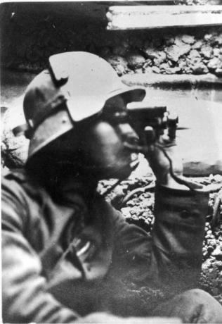 spia tedesca con il binocolo, 1916-1918 gg.