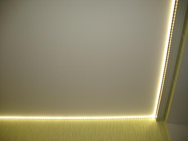 Illuminazione in cucina con strip LED: come fare da soli, istruzioni, foto, prezzo e video tutorial