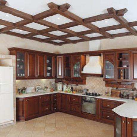 Decorazione del soffitto in cucina (42 foto): cosa scegliere?