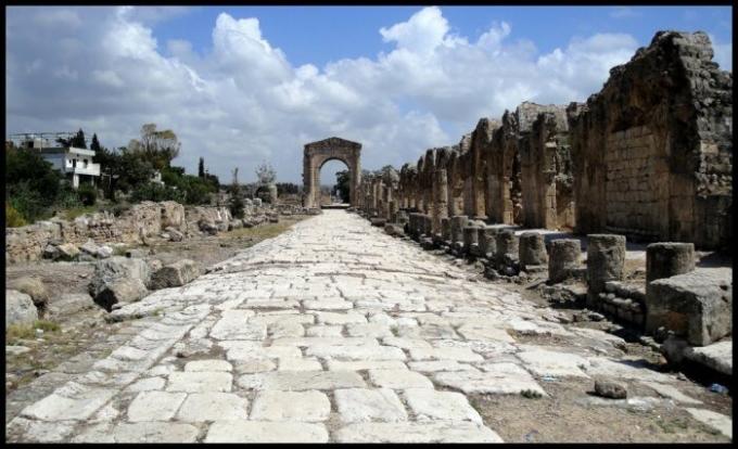 I romani sono stati in grado di costruire una strada che esiste a questo giorno