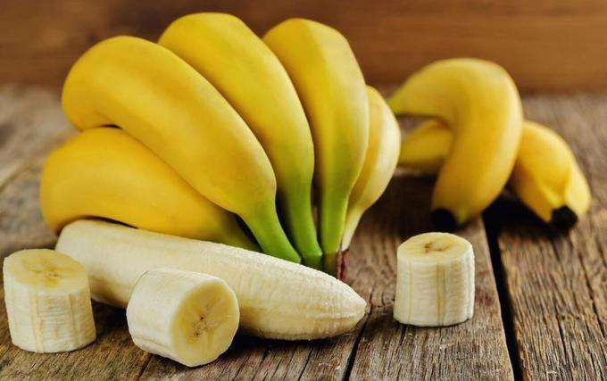 Quali sono i vantaggi di banane per il corpo e per questo si consiglia di mangiare ogni giorno