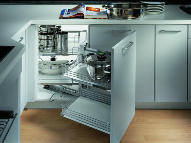 Riempimento per mobili da cucina: istruzioni video fai-da-te per l'installazione, caratteristiche del riempimento interno Blum, prezzo, foto