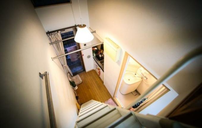 Appartamento a Tokyo: cucina, bagno, camera da letto e balcone.
