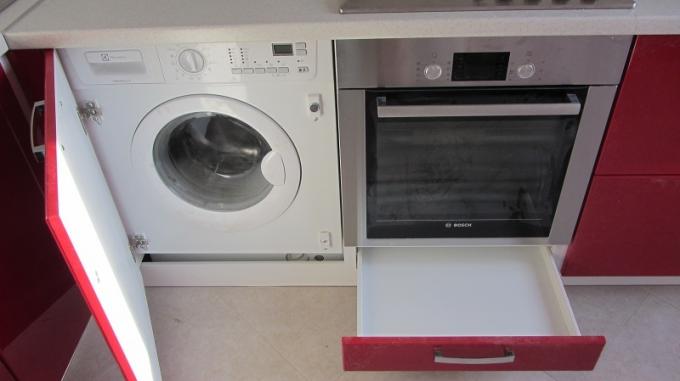 Lavatrice da incasso in cucina, come costruire una lavatrice in un set da cucina: istruzioni, tutorial fotografici e video, prezzo