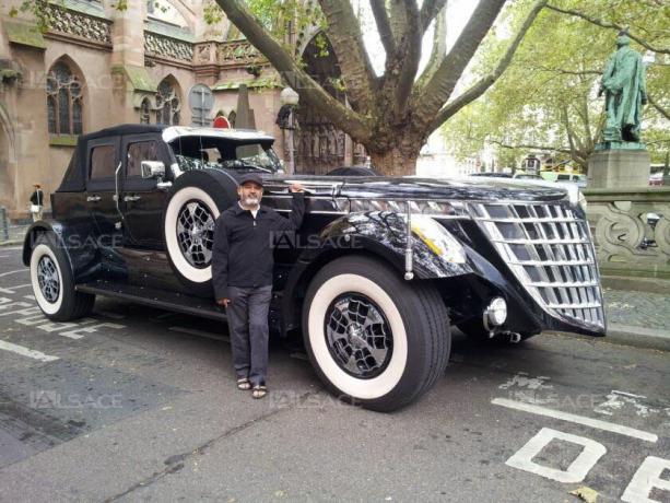 Sheikh Hamad bin Hamdan Al Nahyan, con la sua auto Ragno Gigante a Strasburgo