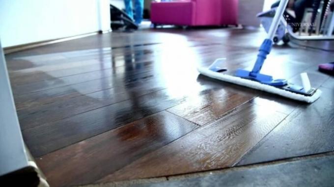 Anche il pavimento con esso può essere lavato. / Foto: samodelkino.info.