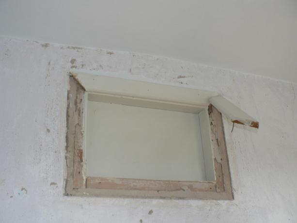 Come chiudere una finestra tra un bagno e una cucina di: video istruzioni fai-da-te per l'installazione, prezzo, foto