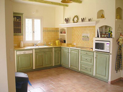 Interiore della cucina in stile provenzale