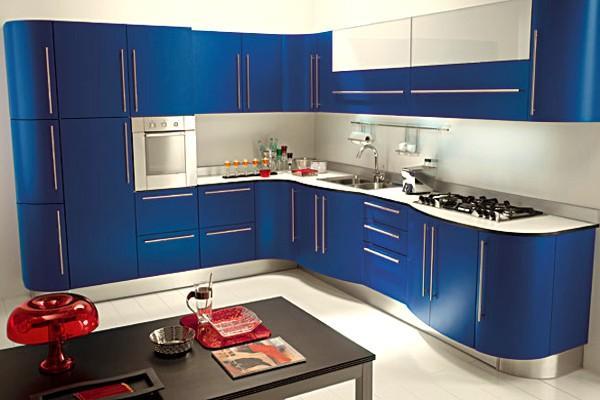 design della cucina in blu