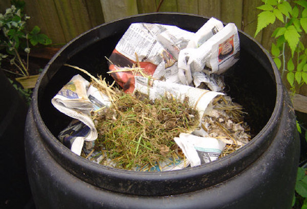 Posso usare vecchi giornali per il compost?