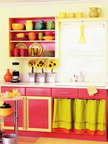 Una cucina che gioca con i colori vivaci - incredibile!