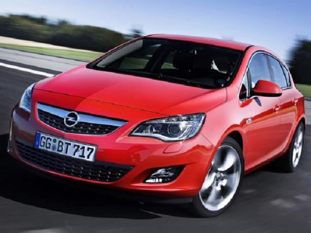 Opel Astra - il modello più popolare della casa automobilistica tedesca. | Foto: caradisiac.com.